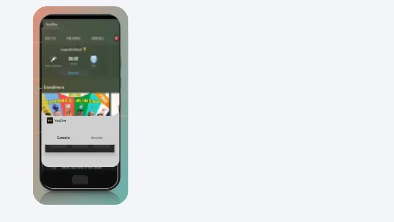 ela mostrando a atualização do YouCine em um celular Android.